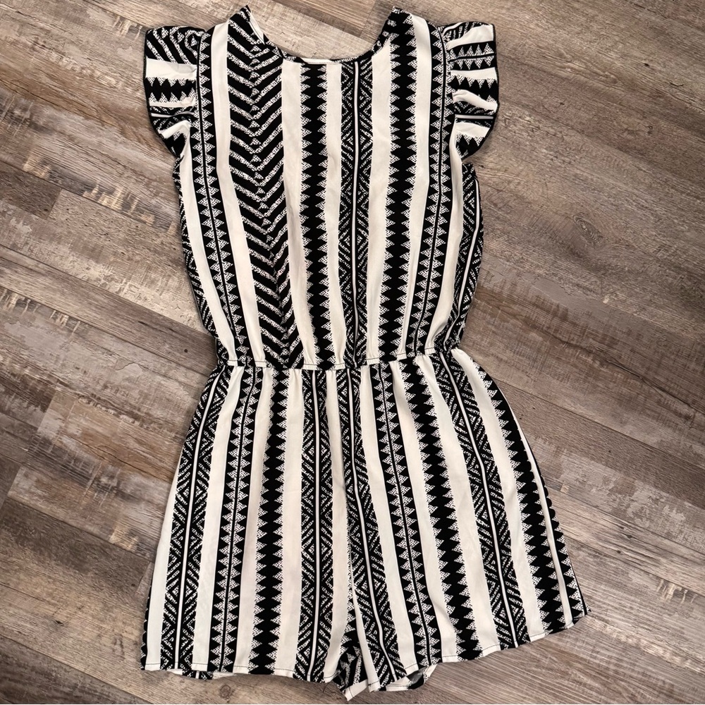 Black & White Tribal Print Romper | Flutter Sleeve | Tie Back | Size Small